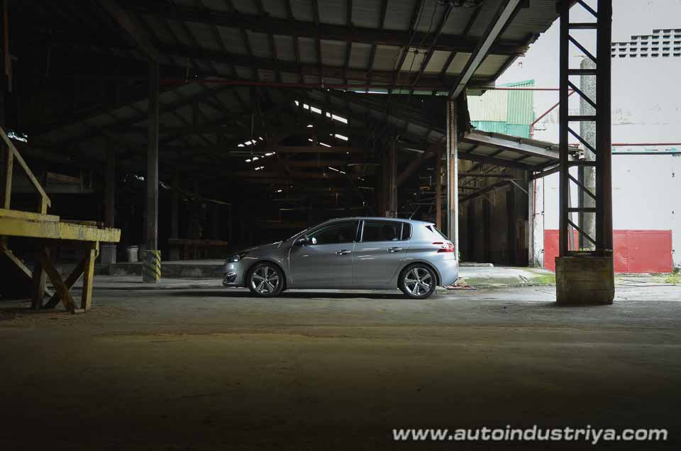Peugeot 308 Allure side profile