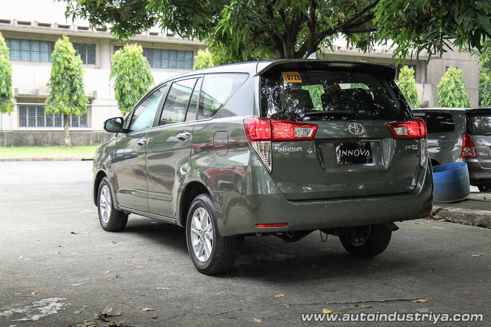 2016 Toyota Innova rear quarter