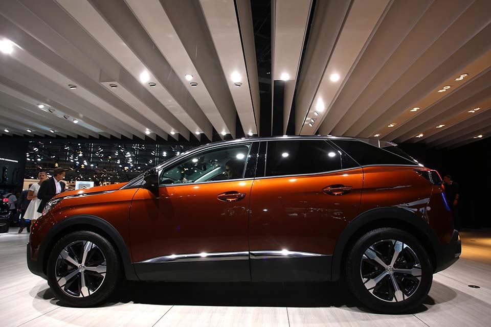 Side profile of the 2017 Peugeot 3008