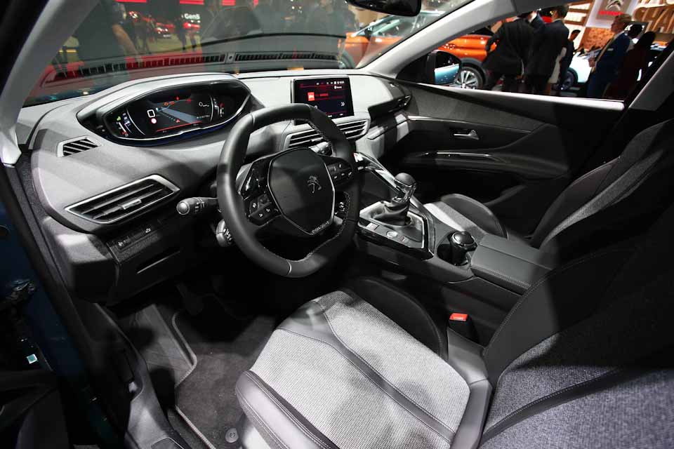 2017 Peugeot 5008 interior