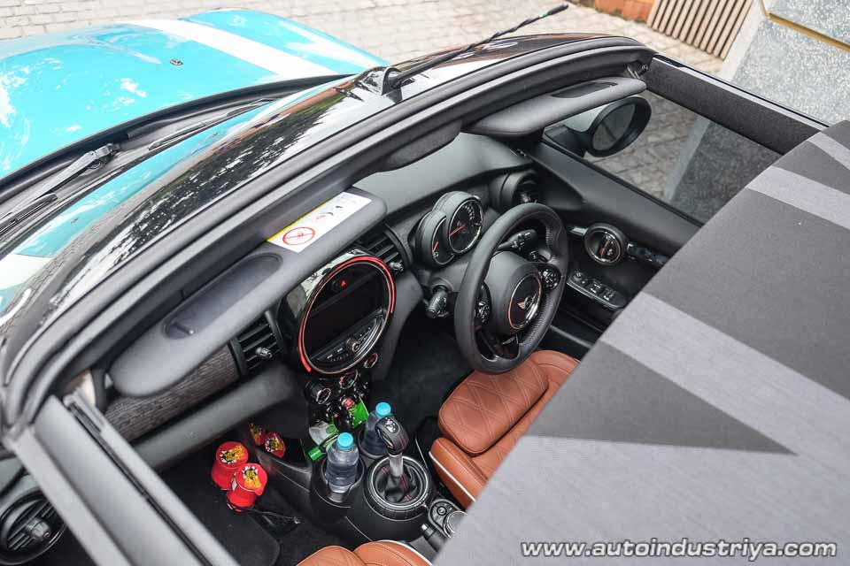 The versatile top of the Mini Cabrio