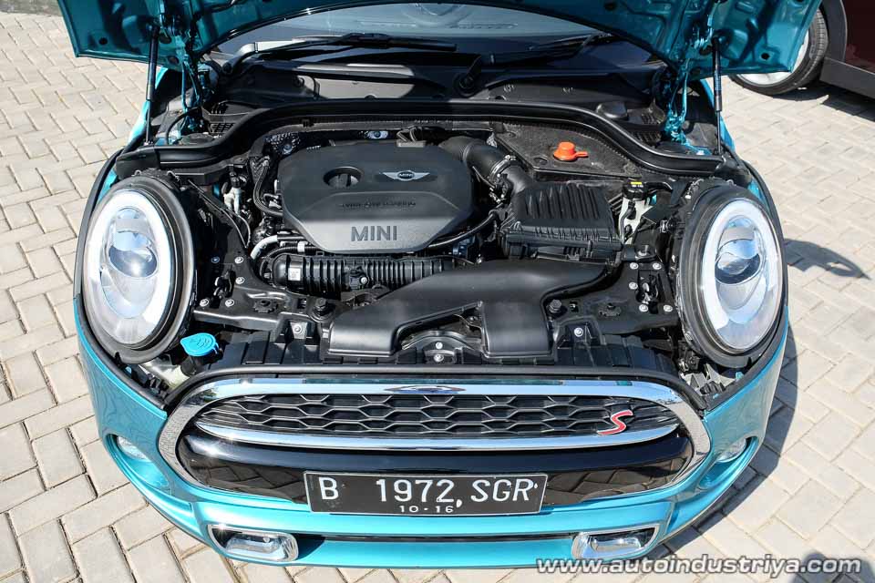 Mini Cabrio engine