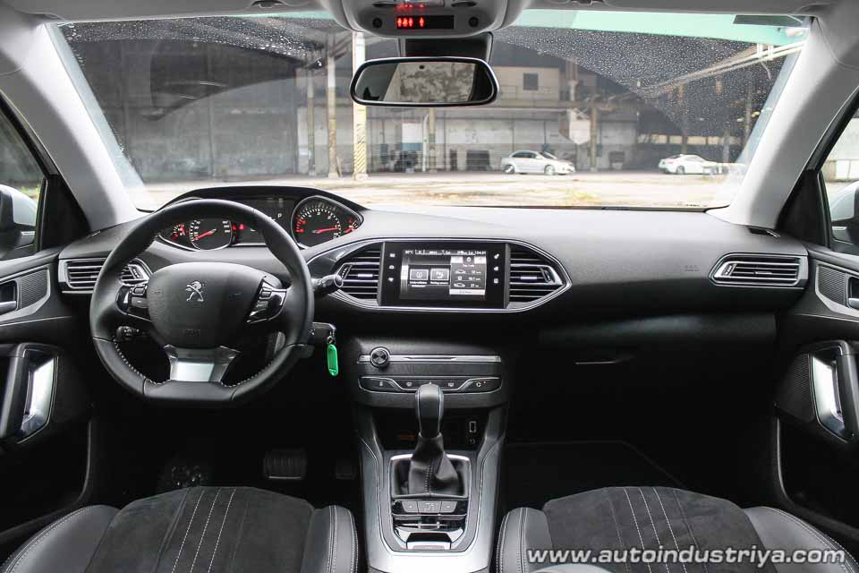 Peugeot 308 SW interior