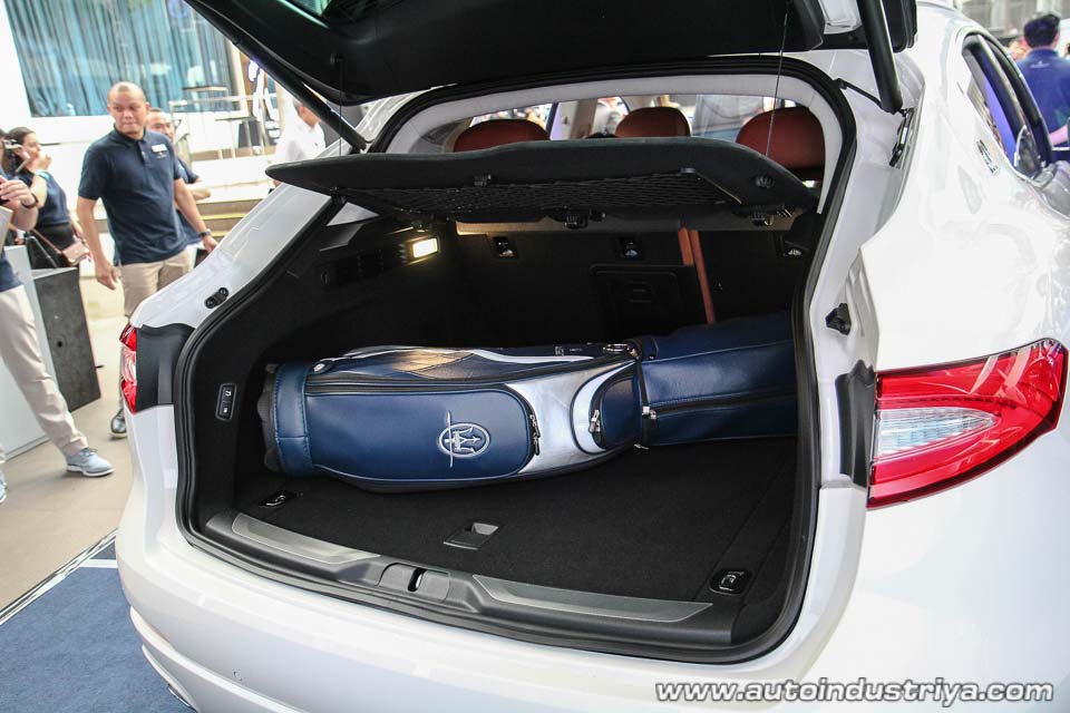 The matching golf bag available in the 2017 Levante