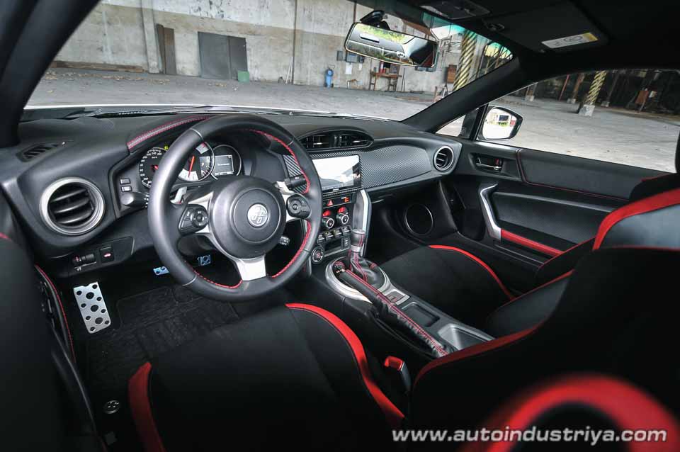 Inside the 2017 Toyota 86