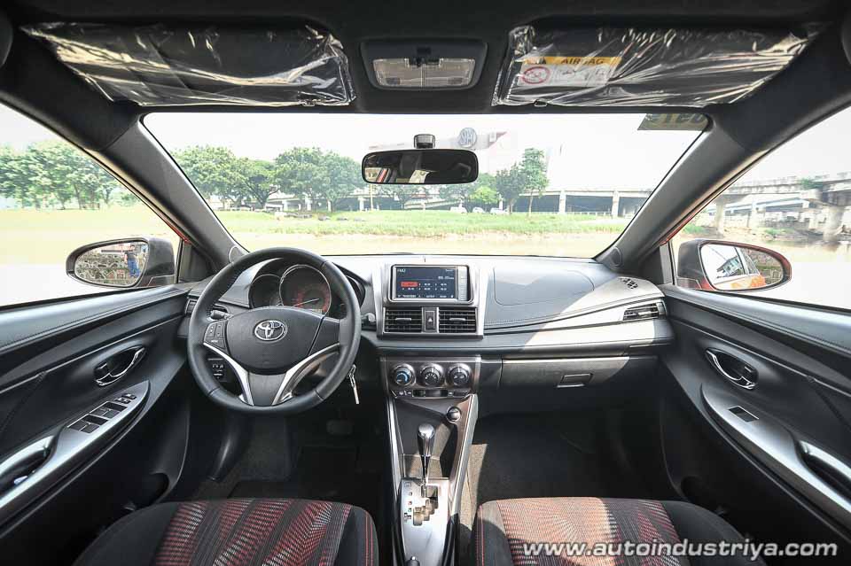 Aboard the 2016 Toyota Yaris 1.5G CVT