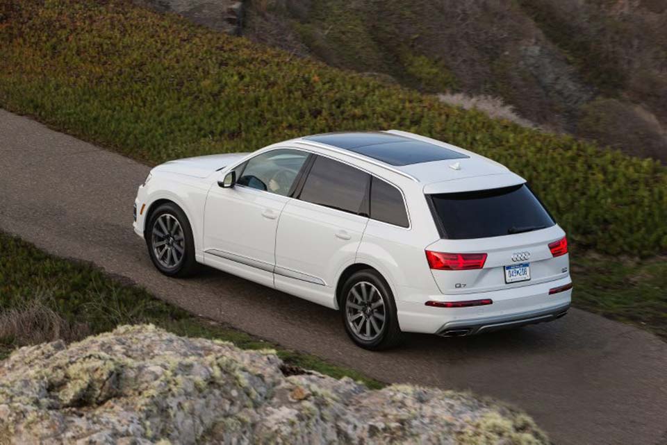 Rear quarter of the 2017 Audi Q7