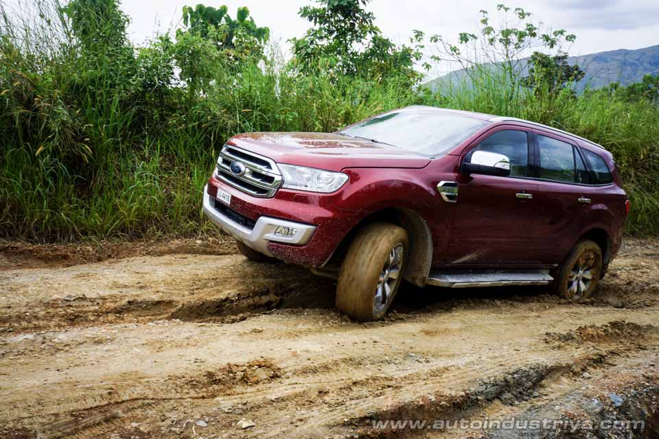 The Ford Everest taking on a steep switchback