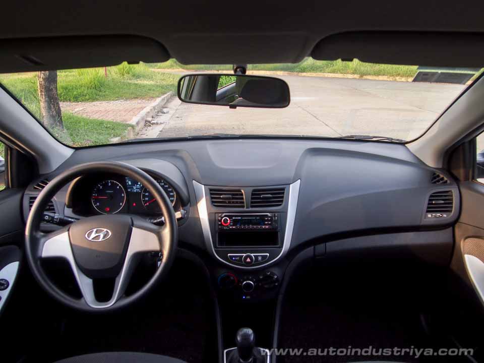 Inside the 2016 Hyundai Accent 1.6 GL DSL