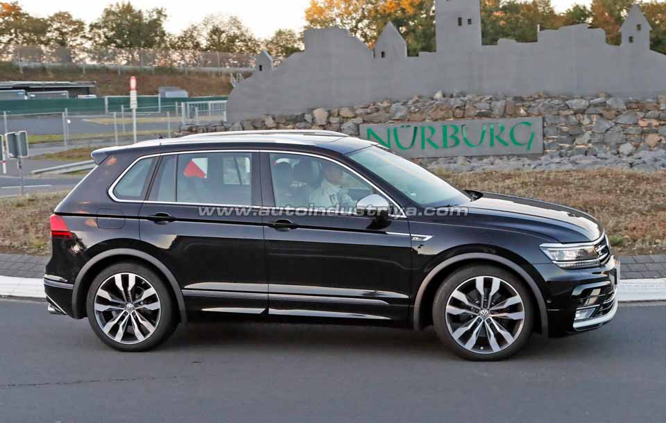 Side profile of the Volkswagen Tiguan R