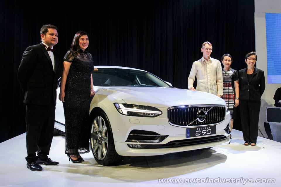 The Volvo S90 along with Atty Albert Arcilla and other Volvo personnel