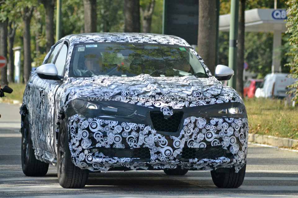 Alfa Romeo Stelvio fr quarter