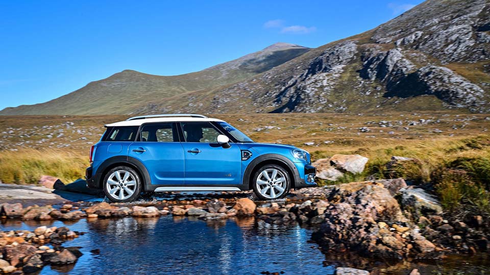 Side profile of the 2017 Mini Countryman