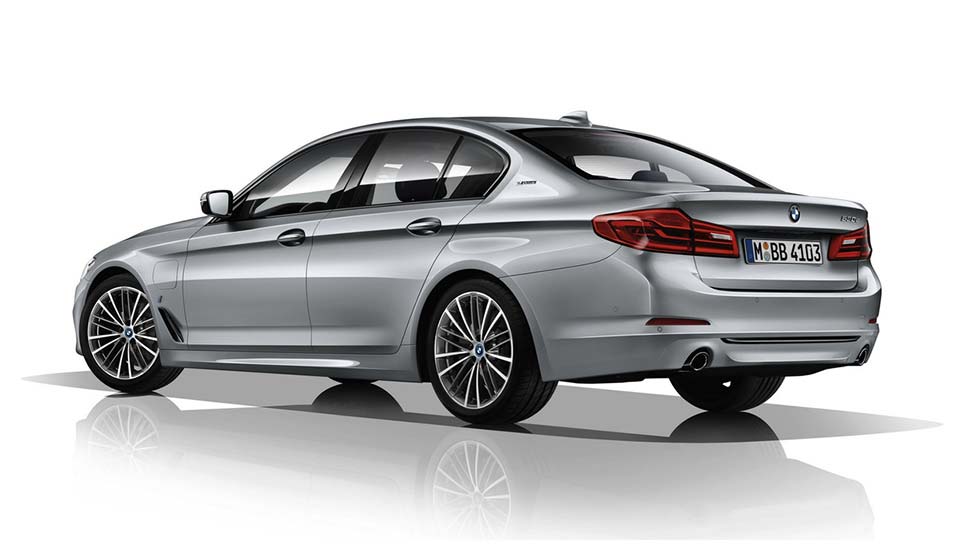 Rear quarter of the 2017 BMW 530e