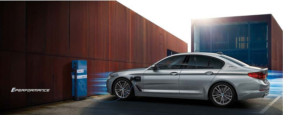 The 2017 BMW 530e charging up