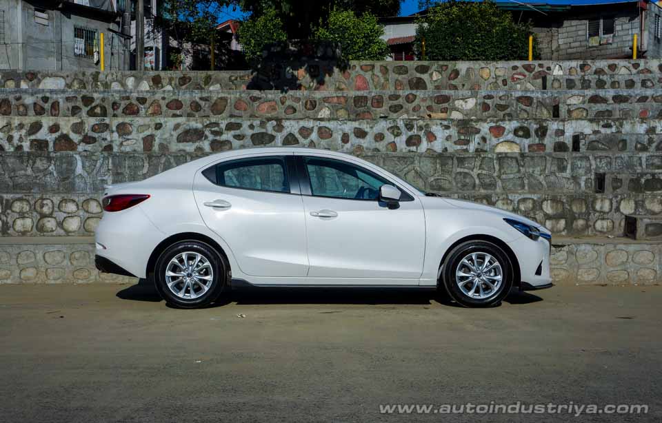 The side profile of the 2016 Mazda2 V+