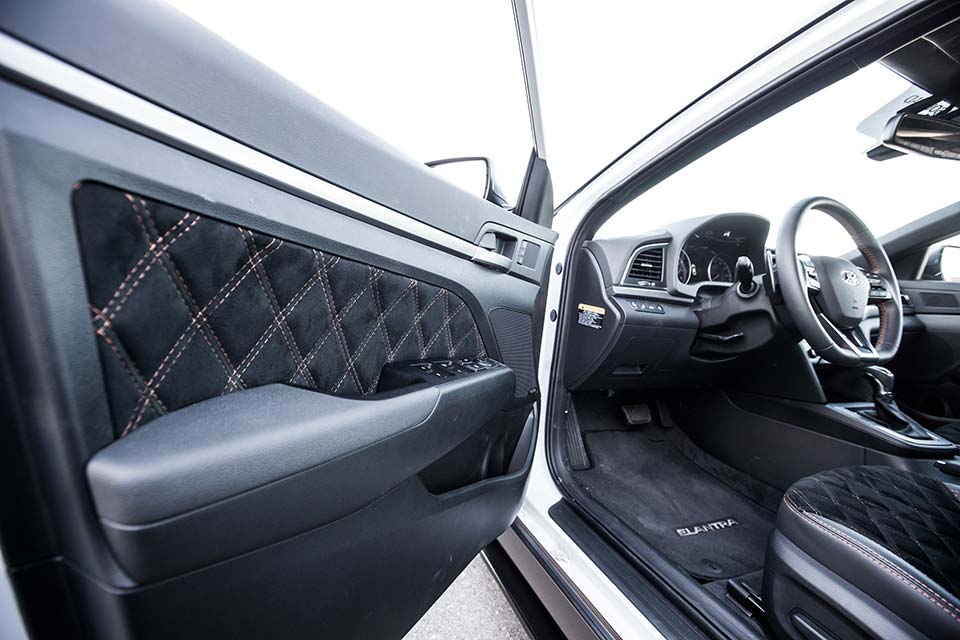 A peek inside the Hyundai Elantra Road Racer for SEMA 2016