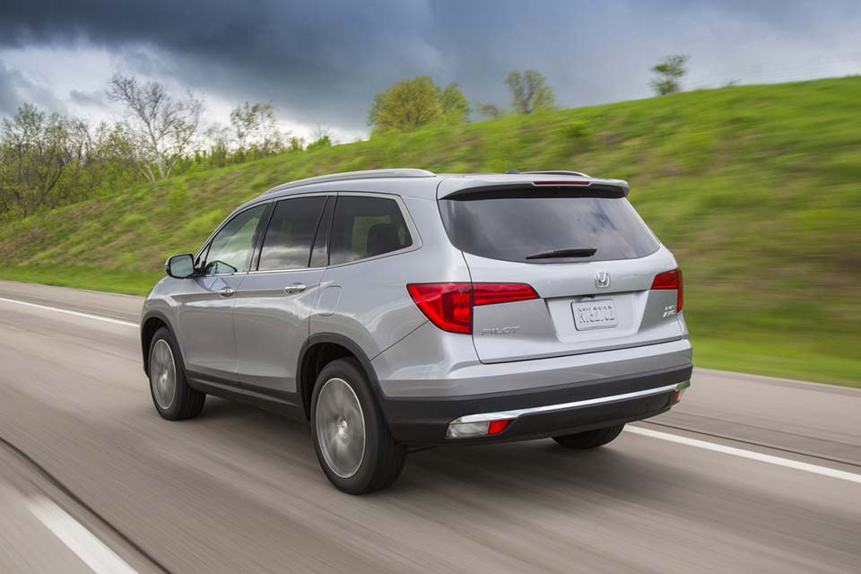 Rear quarter of the refreshed 2017 Honda Pilot