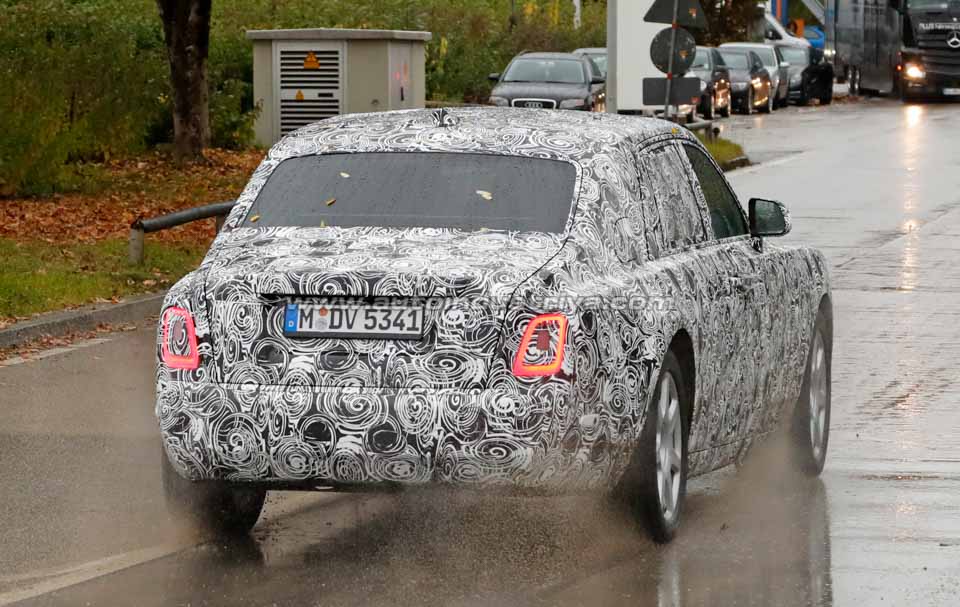 Spied: 2018 Rolls-Royce sheds more cover Spied: 2018 Rolls-Royce sheds more cover