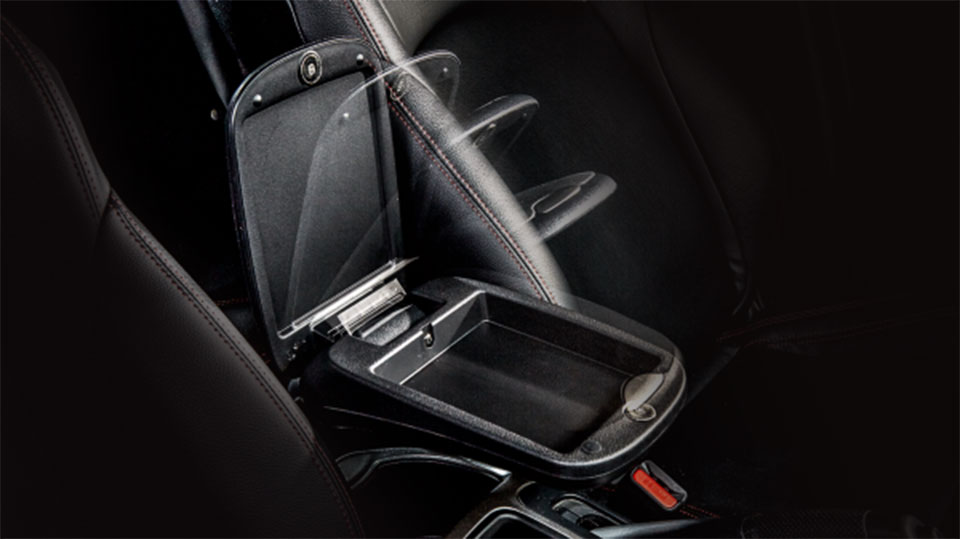The center armrest console box on the Nissan Juke N-Sport