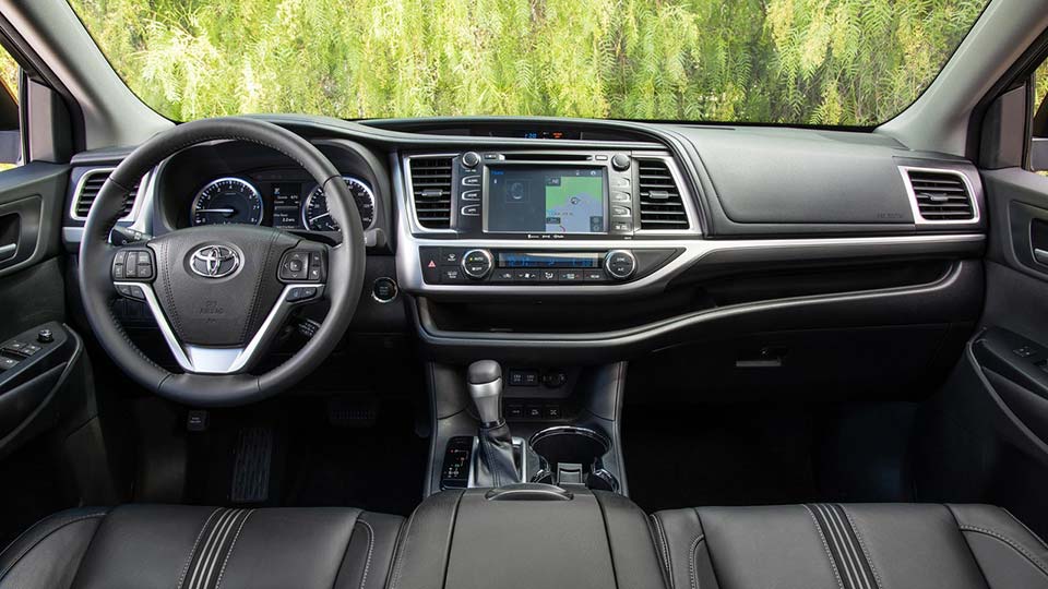 Inside the 2017 Toyota Highlnader