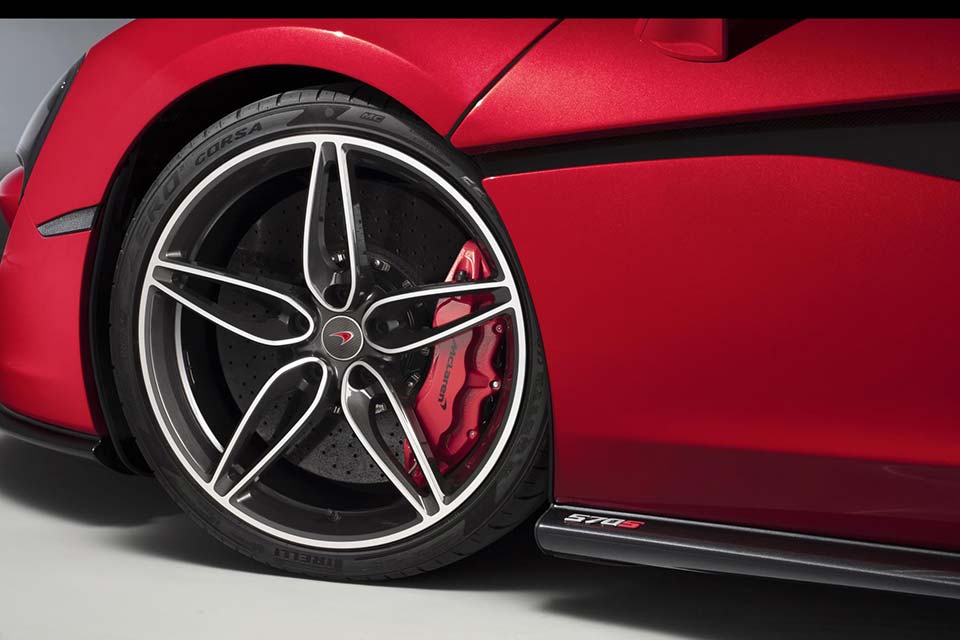 The distinct alloy wheels on the McLaren 570S