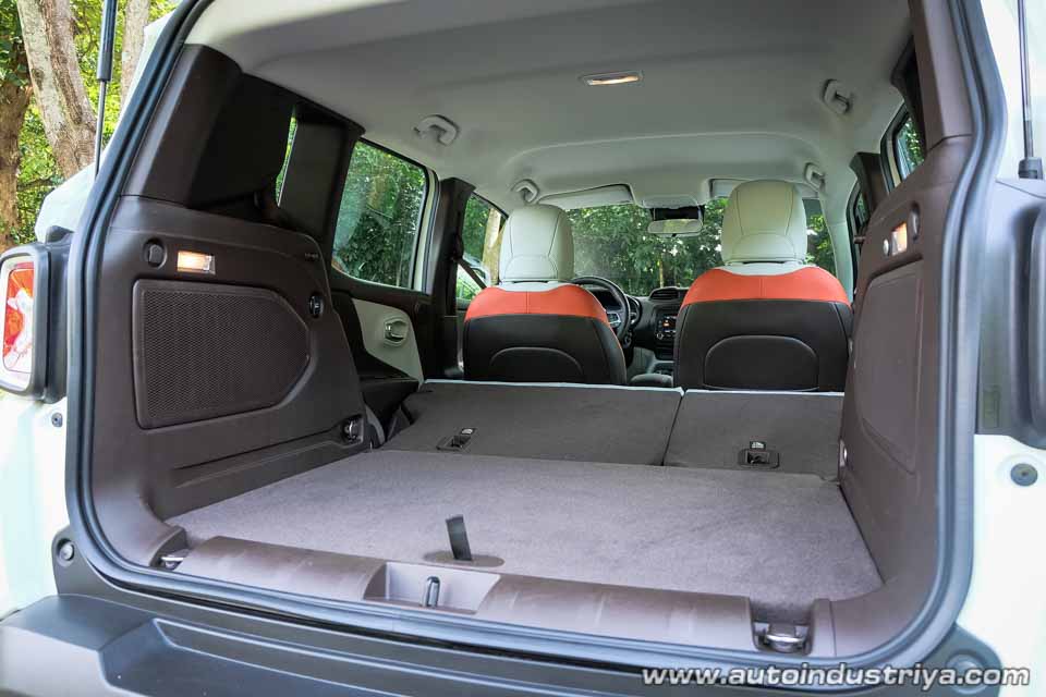 Jeep Renegade cargo area