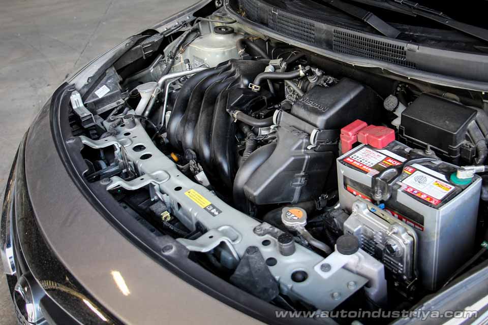 The 1.5-liter inline-four of the Nissan Almera VL