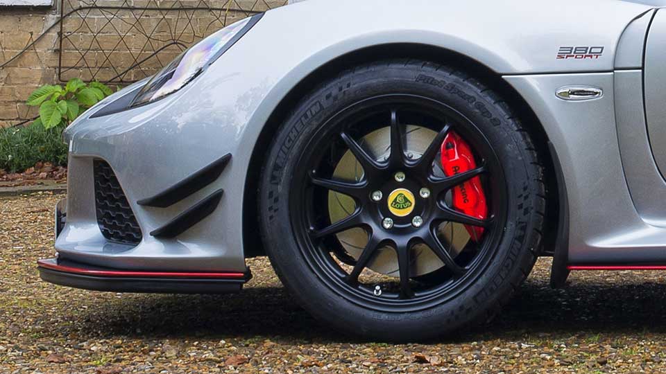 The distinct alloy wheels wrapped in Michelin tires on the Lotus Exige Sport 380