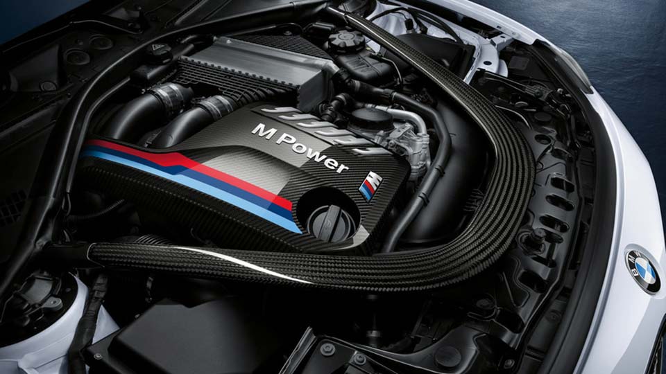 The M Performance CFRP engine cover