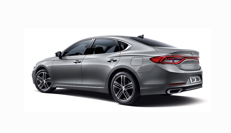 Rear quarter of the 2017 Hyundai Azera