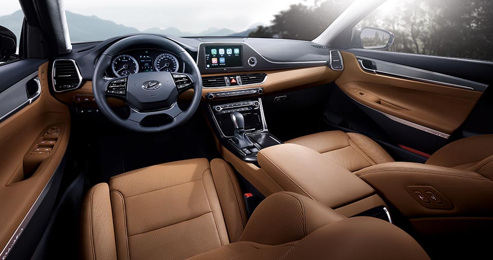 Inside the 2017 Hyundai Azera