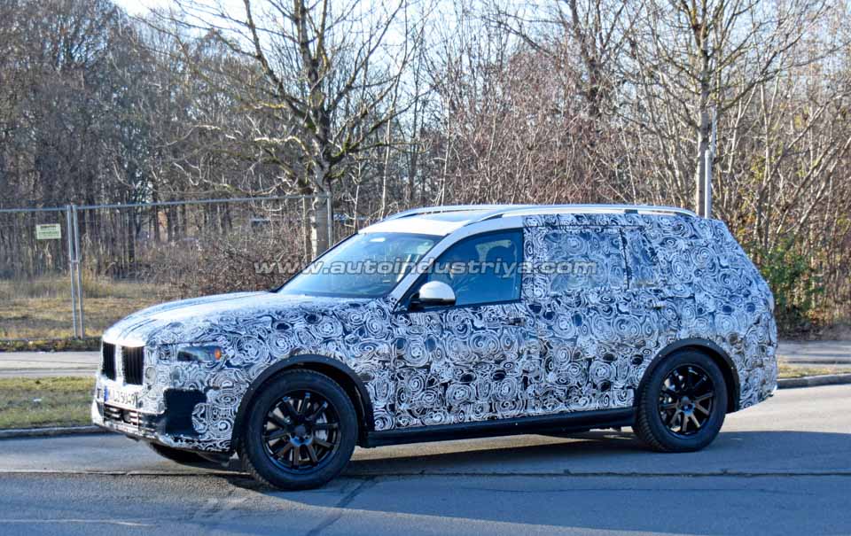 Spied: BMW X7 hits the road