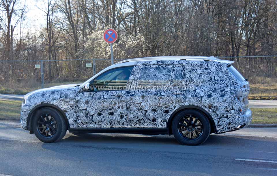 Spied: BMW X7 hits the road
