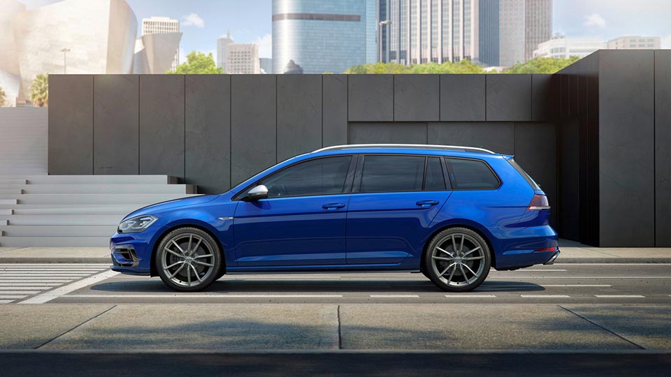 2017 Volkswagen Golf R refresh gets a makeover, new features