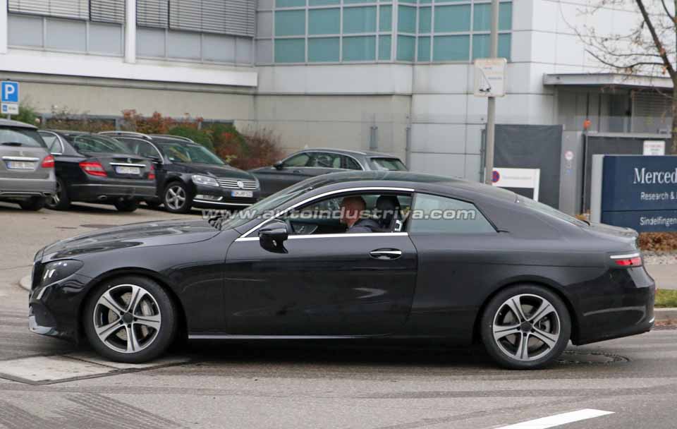 Side profile of the Mercedes-Benz E-Class Coupe