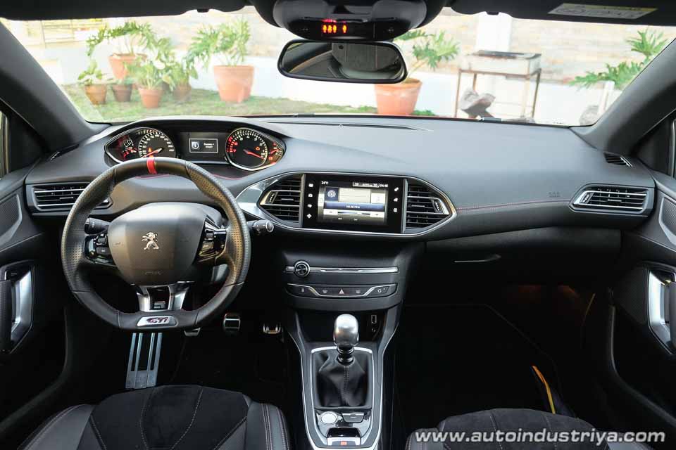 Peugeot 308 GTI dash