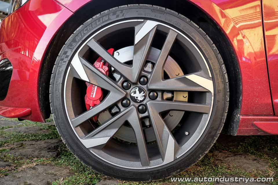 Peugeot 308 GTI tire