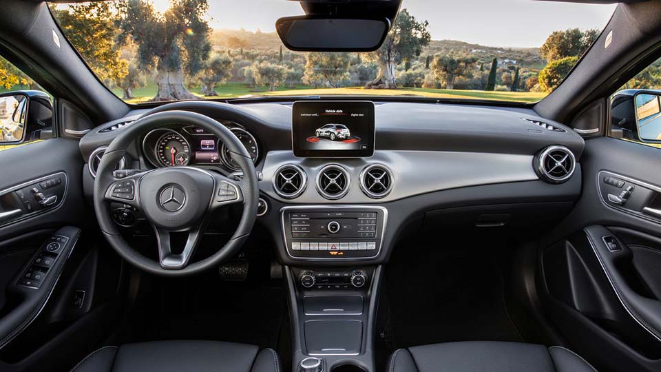 Inside the 2018 Mercedes-Benz GLA