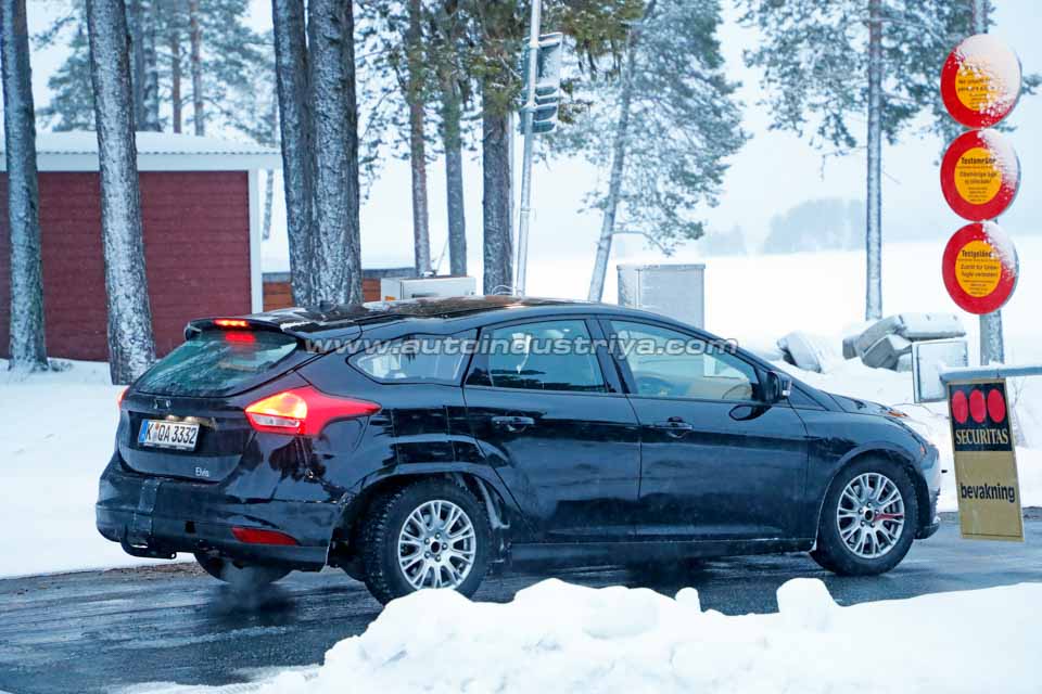 The rear quarter of the 2018 Ford Focus Wagon test mule