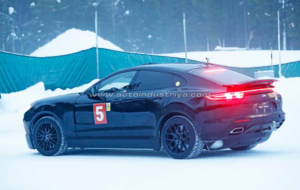 Side look of the Porsche Cayenne Coupe prototype