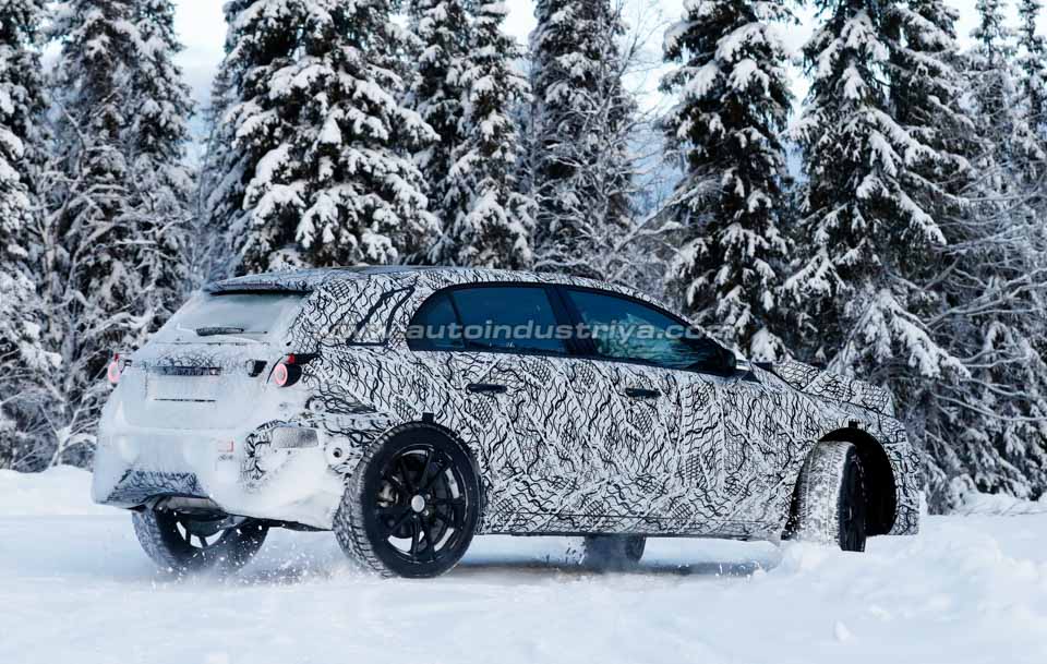 Rear quarter of the 2020 Mercedes-Benz GLA test mule