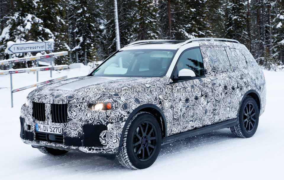Front quarter view of the BMW X7 prototype
