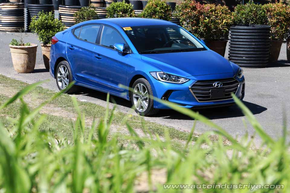 The 2016 Hyundai Elantra GLS parked on the side of the road