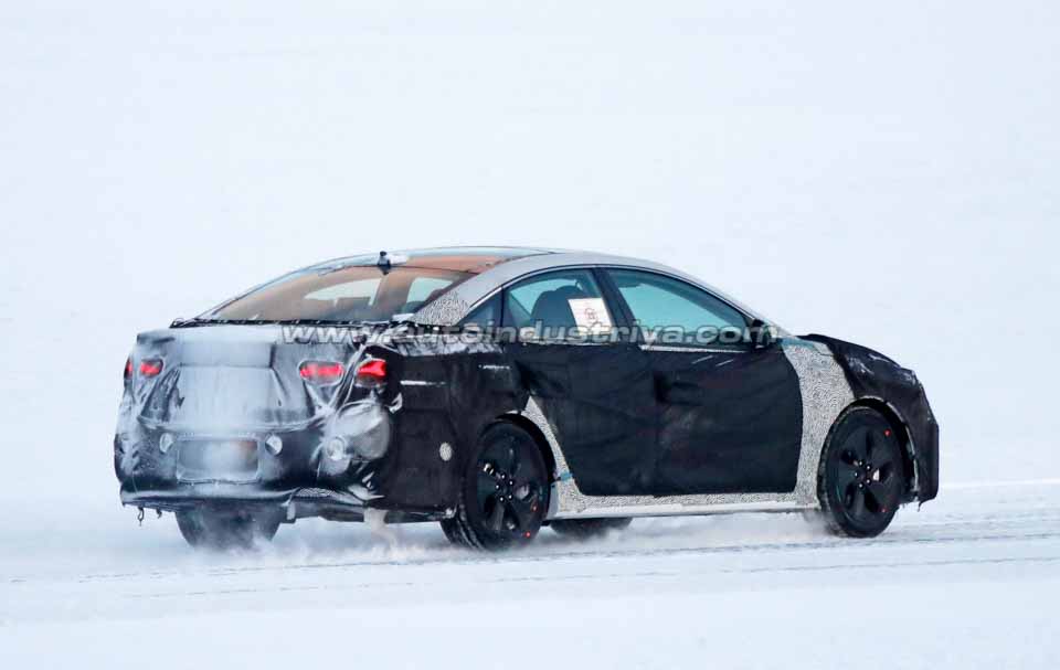 Rear quarter of the 2018 Hyundai Sonata facelift test mule