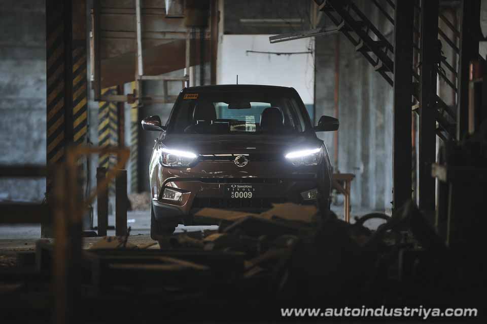 The LED daytime running lights on the 2016 Ssangyong Tivoli EXG