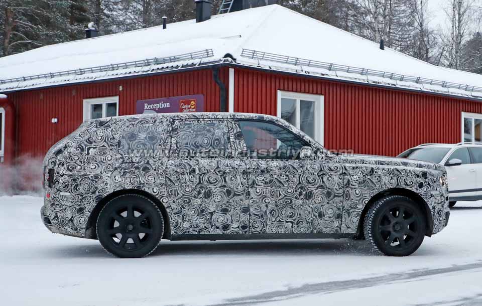 Spied Rolls Royce Cullinan