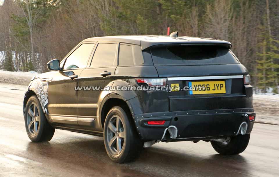 Another look at the rear of the Range Rover Evoque