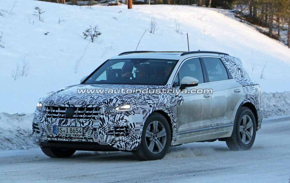 Spied: Volkswagen Touareg