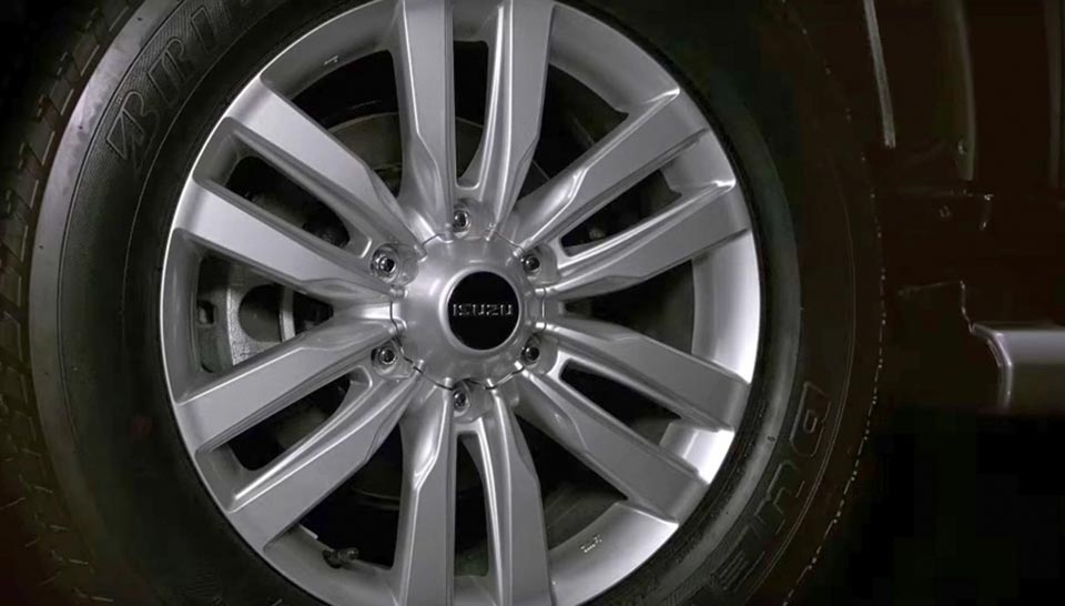 The new 18-inch alloy wheels for the 2017 Isuzu mu-X